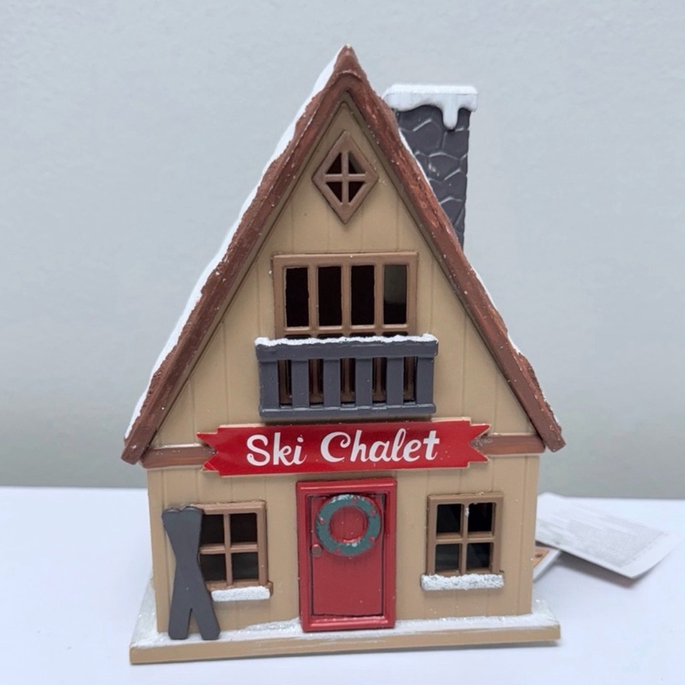 Bullseye Playground (Target) NWT Ski Chalet Decorative House